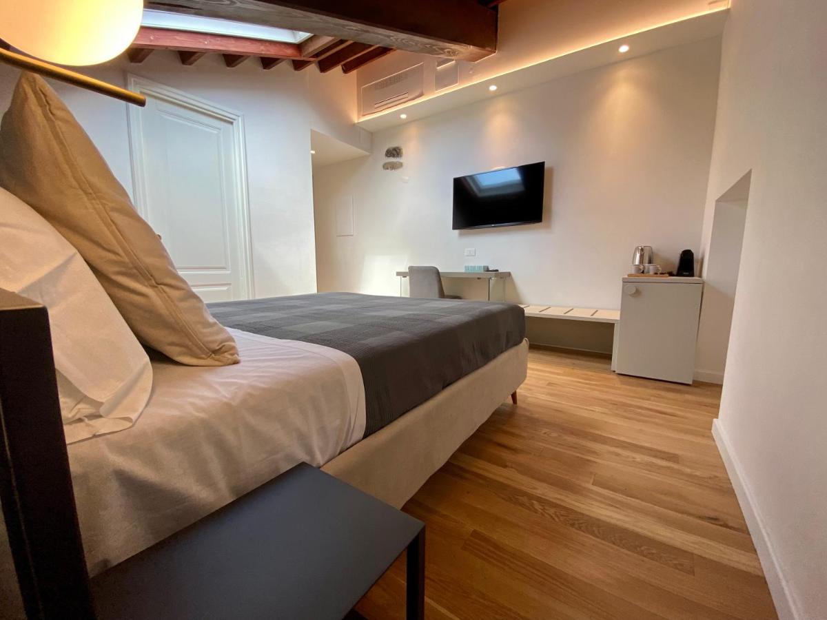 Residenza D'Epoca Dei Fondachi Hotel Sarzana Bagian luar foto