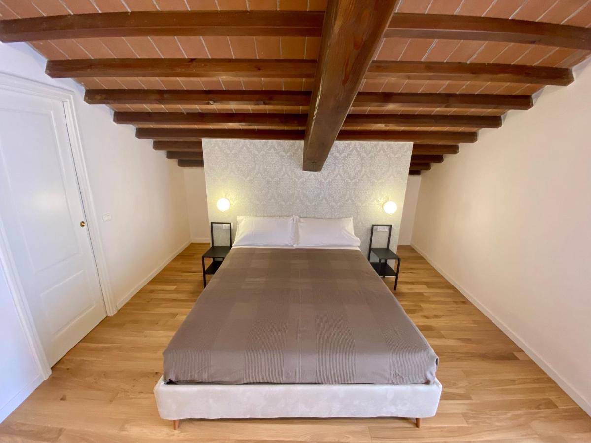 Residenza D'Epoca Dei Fondachi Hotel Sarzana Bagian luar foto