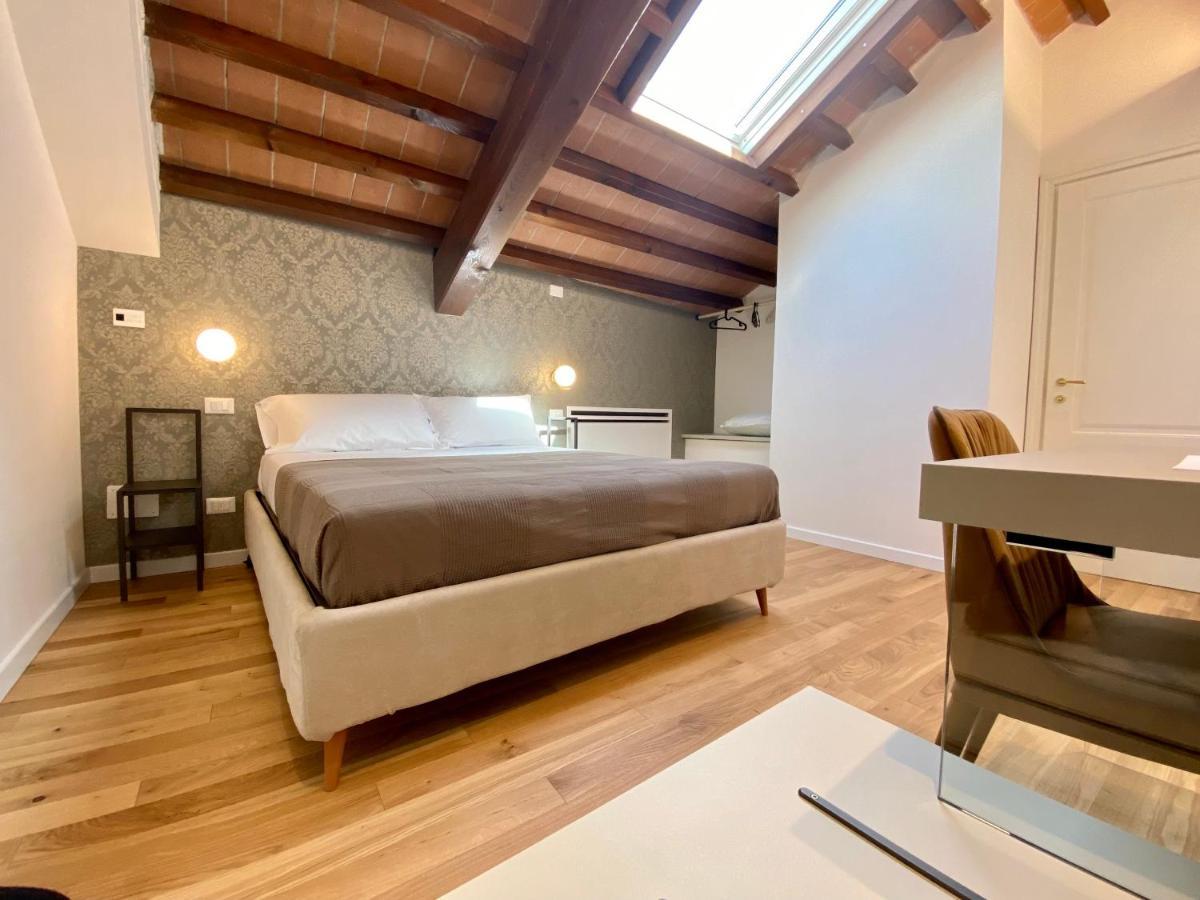 Residenza D'Epoca Dei Fondachi Hotel Sarzana Bagian luar foto