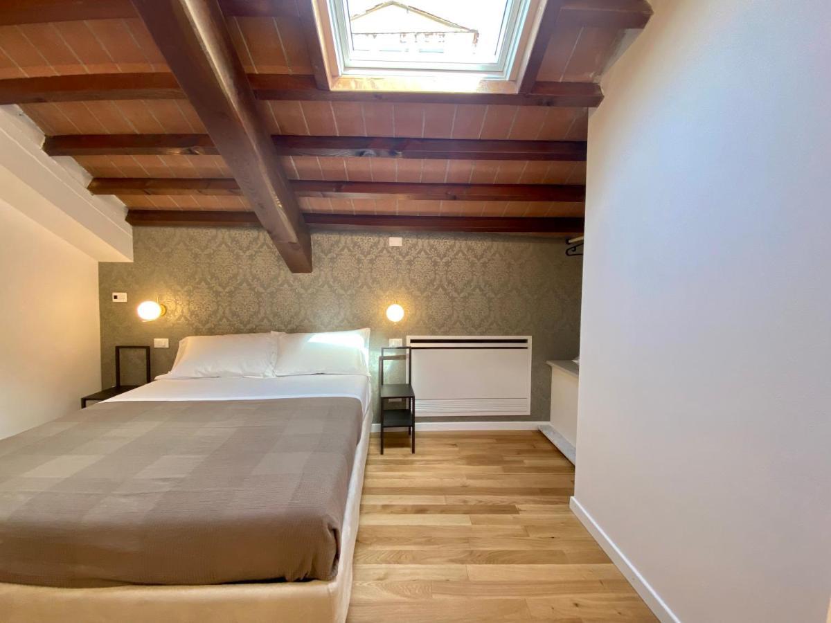 Residenza D'Epoca Dei Fondachi Hotel Sarzana Bagian luar foto