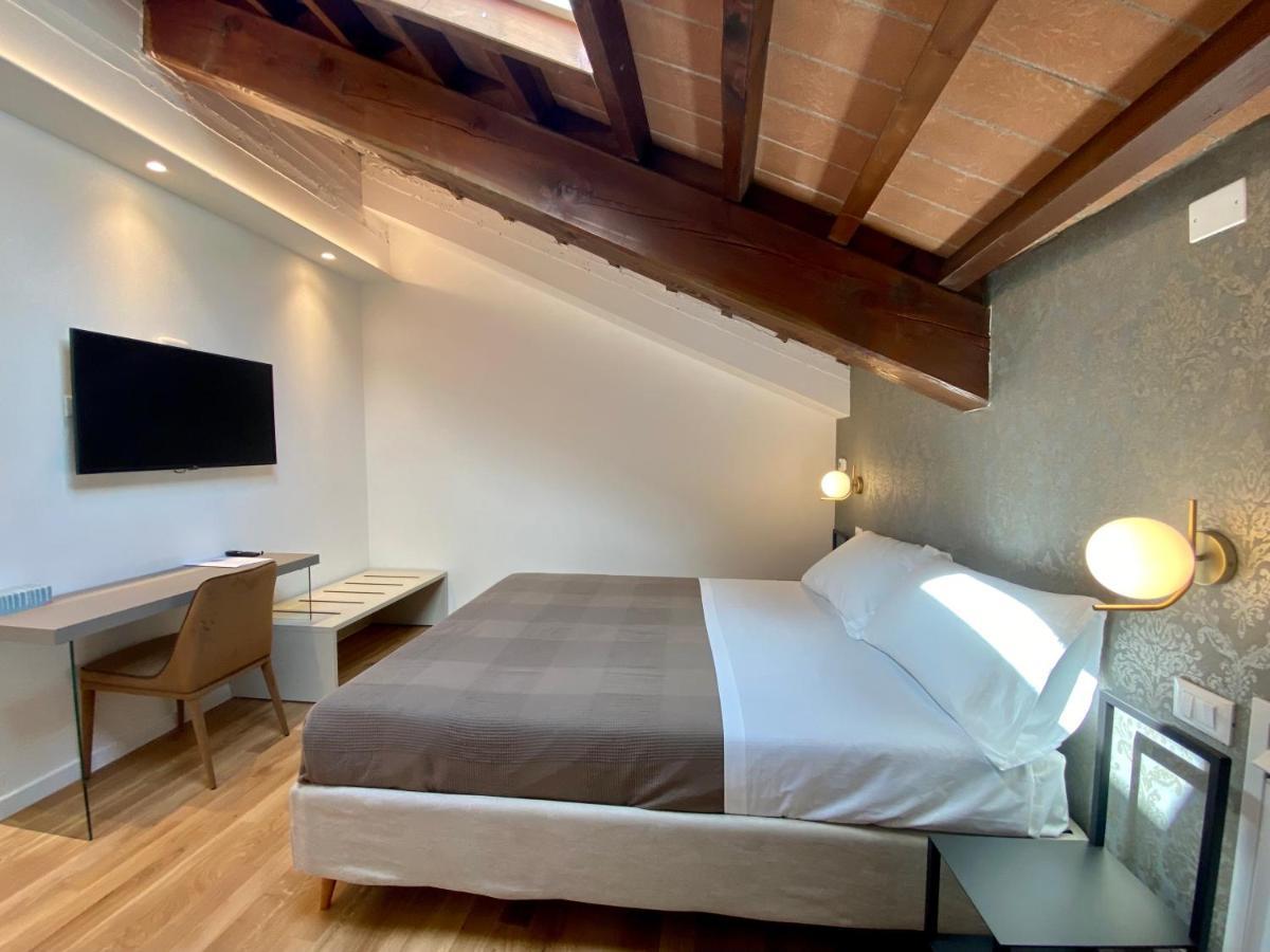 Residenza D'Epoca Dei Fondachi Hotel Sarzana Bagian luar foto